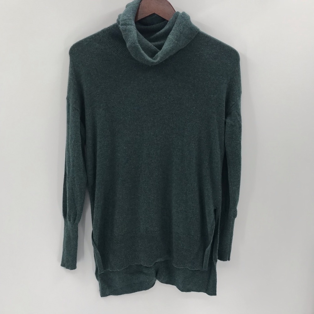 Tahari Pure Luxe Turtleneck Cashmere Sweater Blue Teal. 100% cashmere.